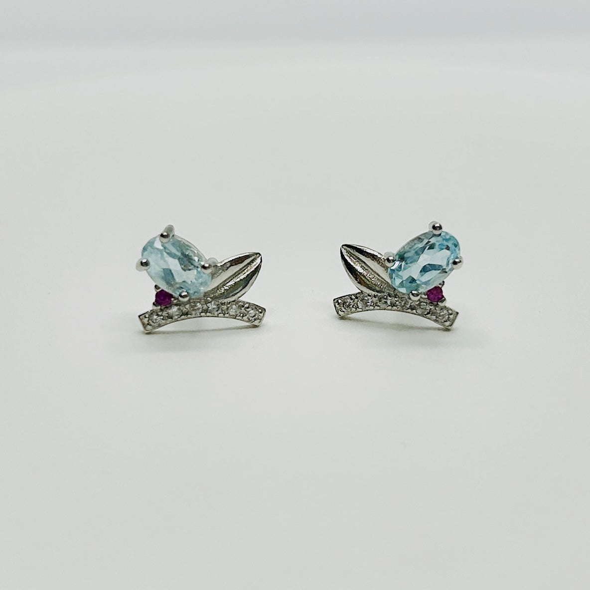 Stonelry Blue Topaz Stud Earrings - Ocean leaves