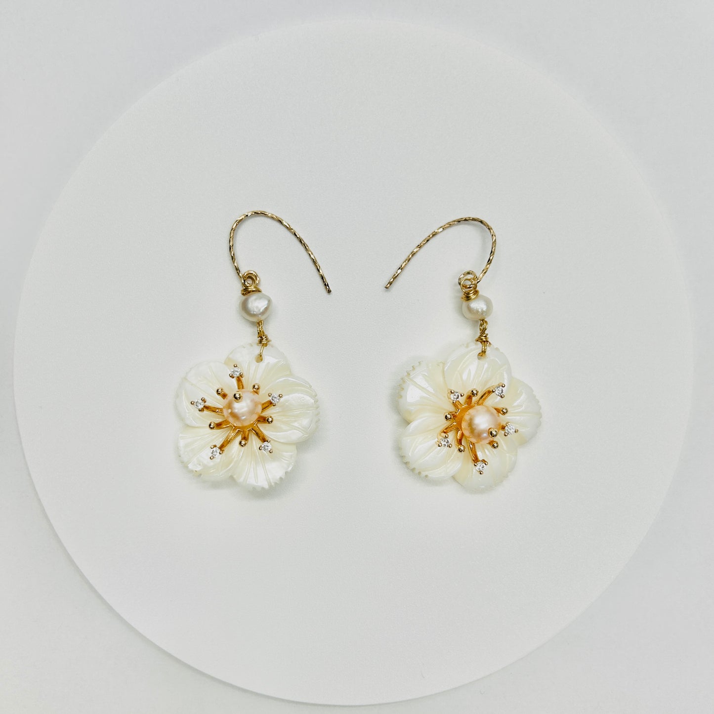 Stonelry Pearl Dangle Earrings - Mermaid's Hibiscus