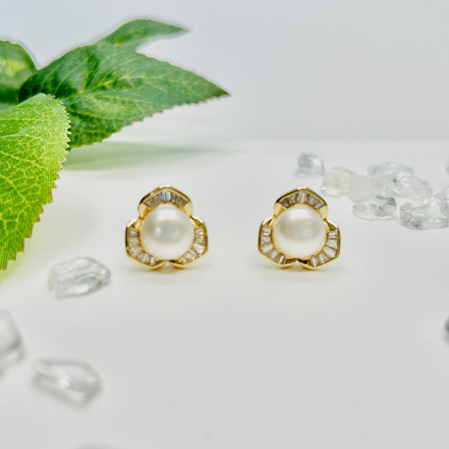 Stonelry Pearl Stud Earrings -