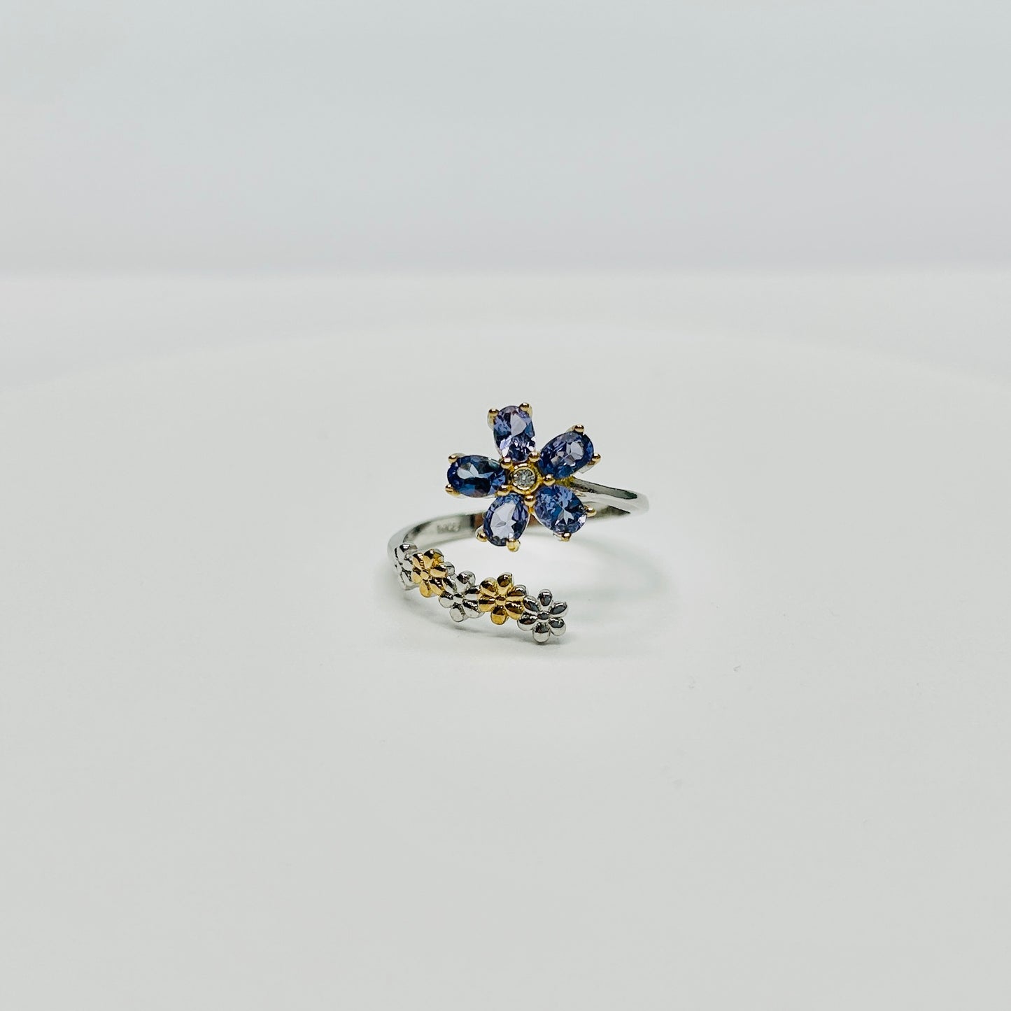 Stonelry Tanzanite Ring - Daisy Flower Bypass Ring
