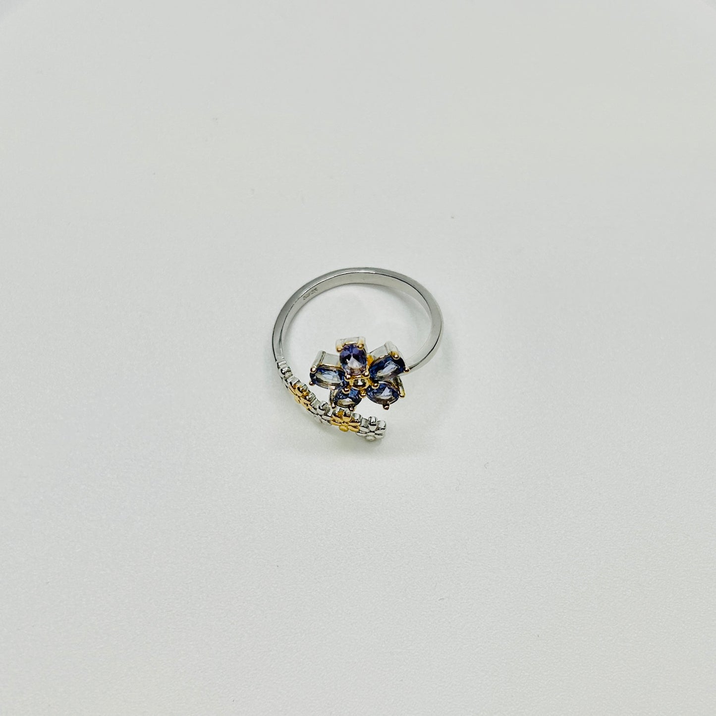 Stonelry Tanzanite Ring - Daisy Flower Bypass Ring
