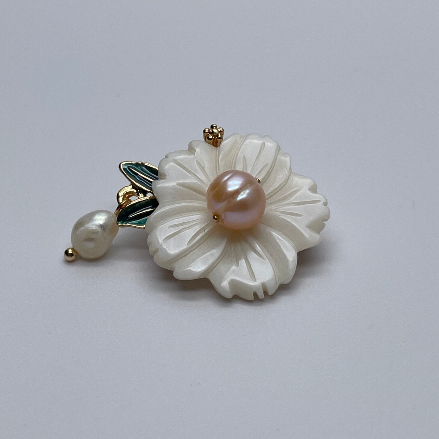 Stonelry Elegant Pearl Brooch Pin - Perfect for Any Occasion