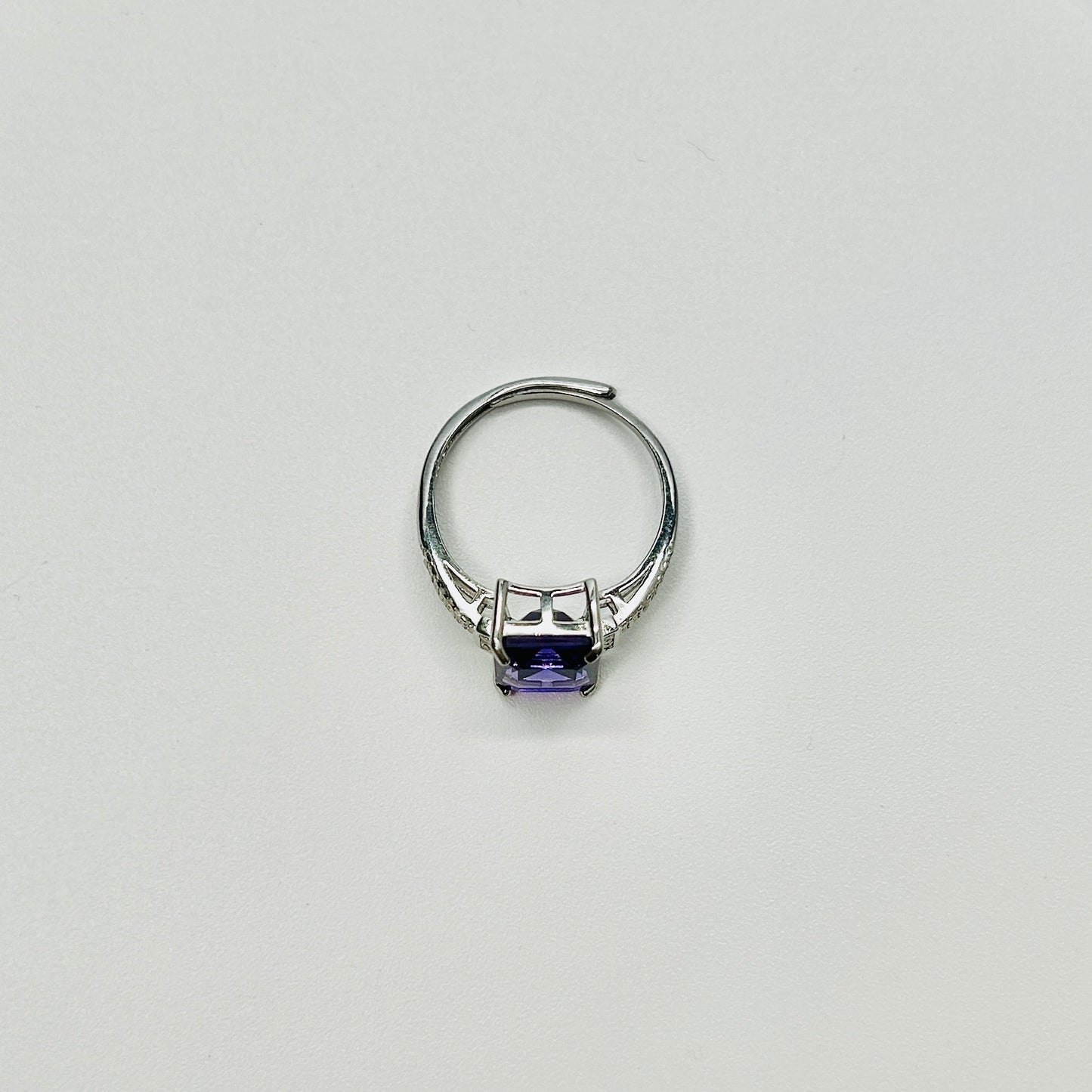 Stonelry Amethyst Ring - Baguette-Cut Solitaire Ring