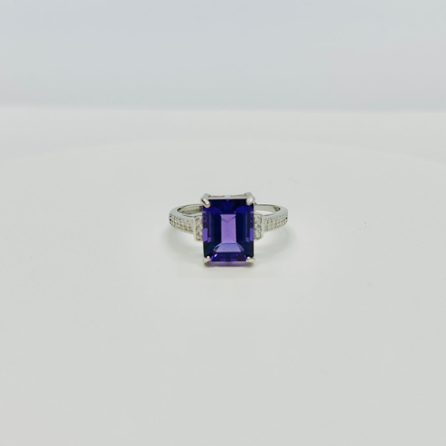 Stonelry Amethyst Ring - Baguette-Cut Solitaire Ring