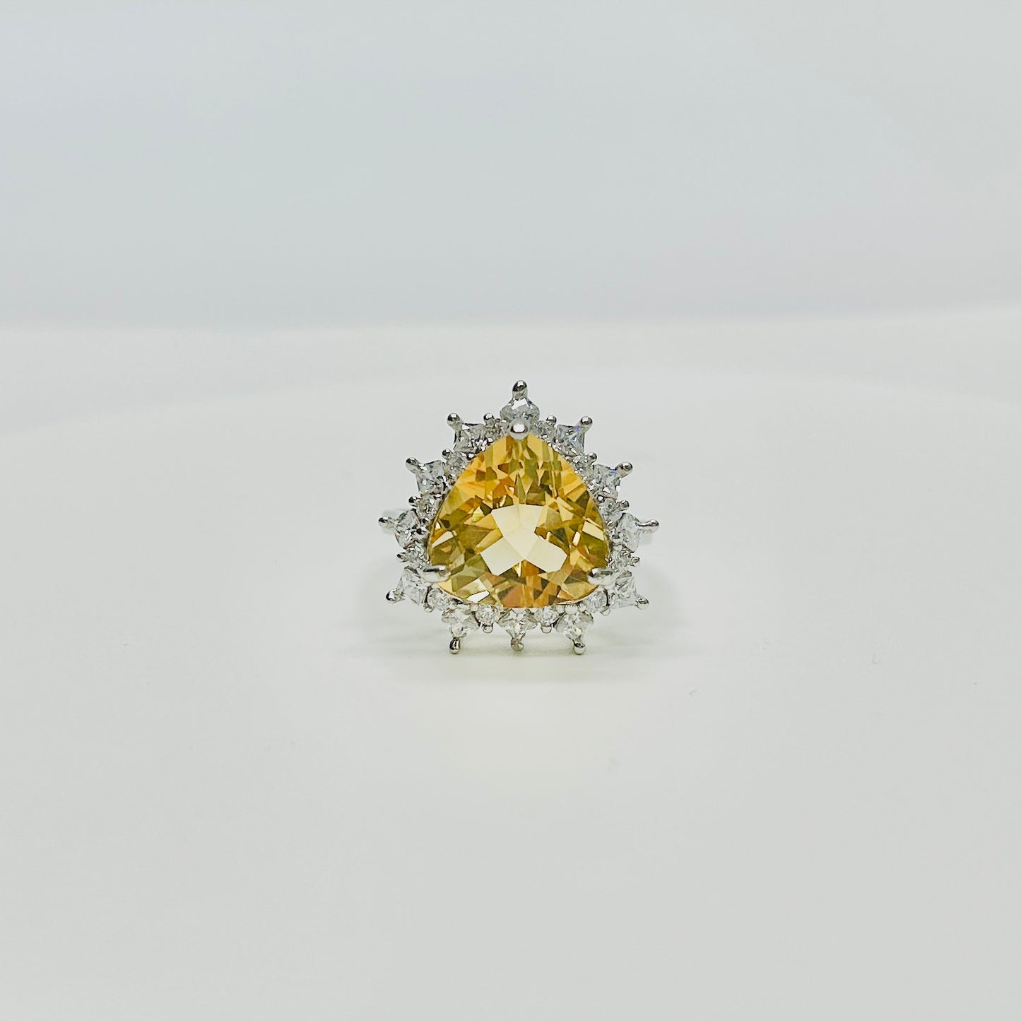 Stonelry Citrine Ring - Triliant-Cut Cocktail Ring