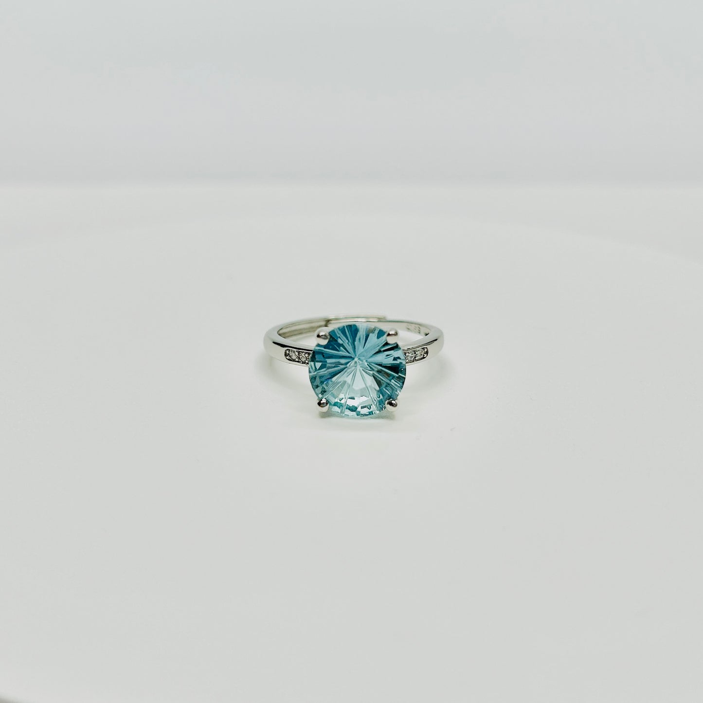 Stonelry Blue Topaz Ring - Round-Cut Solitaire Ring