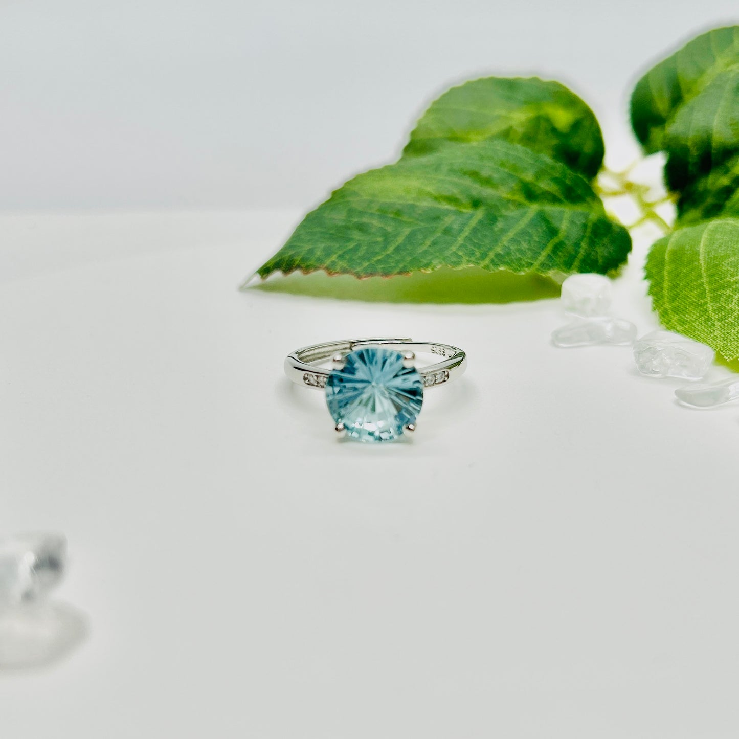 Stonelry Blue Topaz Ring - Round-Cut Solitaire Ring