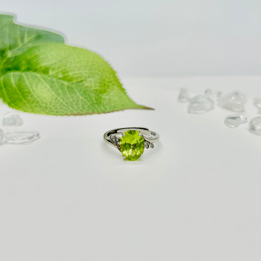 Stonelry Olivine Ring - Oval-Cut Solitaire Ring